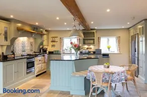 Country Manor House near Tetbury - Image 2