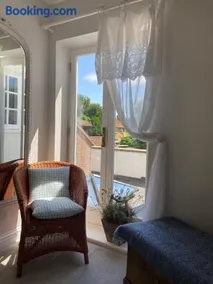 Claygate Village Stay - Parking & London Links - Image 3