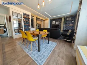 Modern & Quiet Apartment Near Downtown Madrid by MyRentalHost - Image 4