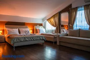 Hotel Oasis - Image 2