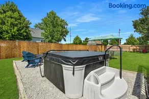 Luxury Retreat in Normal, IL - Movie Theater, Game Room & Hot Tub - Image 5