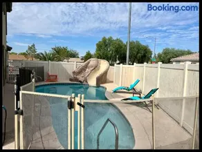 4 bedroom North Las Vegas with pool - Image 1