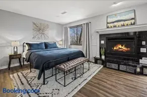 Breathtaking Mtn Views, Hot Tub, Sauna, Pool, close to Downtown! - Image 3