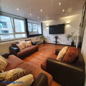 3Beds Family Friendly in London with good transport links - Image 1