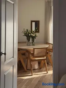 Stylish Tenter Lane Retreat - Image 4