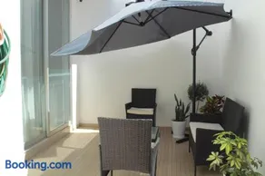 Nueva Galicia residencial, es una propiedad completa al sur de la ciudad que te ofrece modernidad, espacio, tranquilidad, cuenta con 4 recamaras 3 baños completos y 2 cajones de estacionamiento privados - Image 1