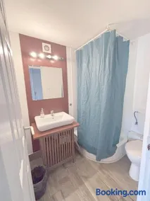 Artist Guest House - Image 3