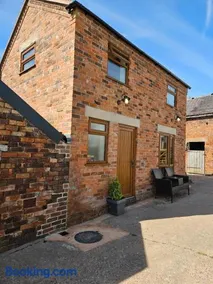 The Woottons Barn with Hot Tub - Image 1