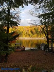 Fun 5 Bedroom Lakefront Cottage - Image 1