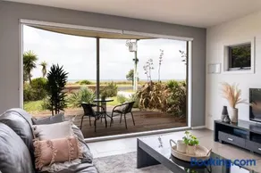 Beach Retreat - Image 3