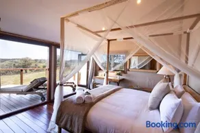 Sunvale Stunning Wilderness Luxury Lodge with Woodfire Heated Spa - Image 5