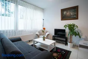 Düsseldorf Comfort Apartment - Image 2