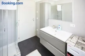 Lux Apartment Aviano Centro AC Parking - Image 2