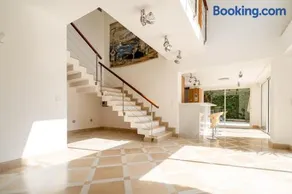 La Villa Riviera - Image 1