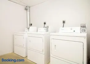 Downtown Luxury 1BR Pets Welcome Washer and Dryer in Building - Image 1