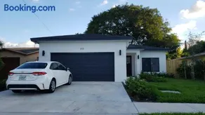 Enjoy our brand new home close to Hollywood in Hallandale Beach! - Image 2
