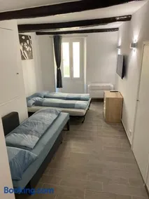 Renovated studio in the heart of the Old Town - Image 1