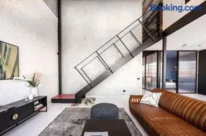 New York Converted Warehouse Apartment in Richmond - Image 4
