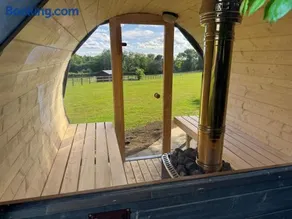 Luxury Spa Cabin with Outdoor Bath, Sauna & Fireplace - Image 2