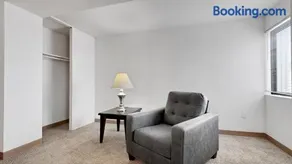 PP 1203 Corporate 1br, Pool, Free Parking, Gym - Image 3
