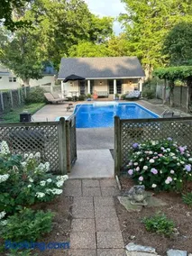 Pool House - Image 4