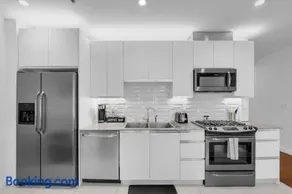 Sleek 1BR Near BOKCenter-Gym,Lounge,Balcony,PetOK - Image 1