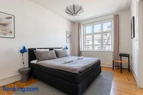 Spacious 3 Bedroom Apartment in Peaceful Area - Image 1