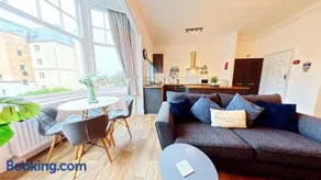 The Lookout at Scarborough - Stunning Seaview and Castle View - Near Amenities and Beach - Image 4