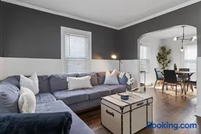 Chic Industrial 2 BDR Home - Image 3