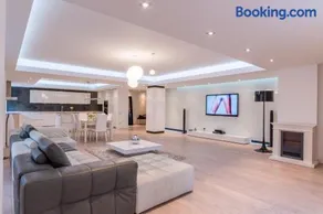 Luxury Apartment Herastrau Nord- 240 sqm - Spa, Pool & Gym Access - Image 1