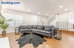 CA3 House Spacious SoCal Home for Groups - Image 3