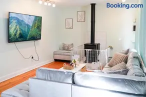 Family River Valley Retreat with Fireplace - Image 2