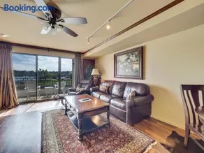 239 Edgewater Inn - Image 3