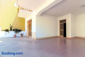 Ferrari Apartment - Image 2
