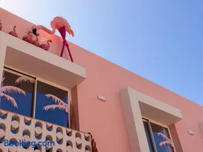 On Pink Motel - Image 4