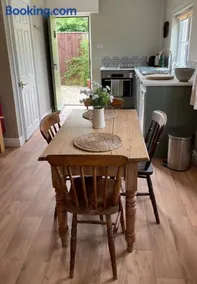 Garden cottage near River Exe - Image 2