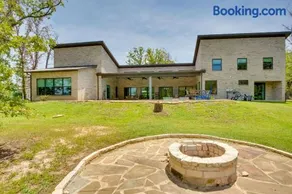 Fire Pit, Pool! Family Malakoff Gem on Cedar Creek - Image 1