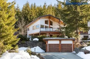 White Gold Chalet - Spacious Family-Friendly Chalet, Hot Tub, Mountain Views, Log Fireplace - Image 2