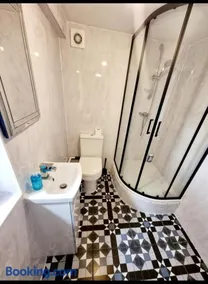 Gravesend 1 Bedroom Flat 2 Min Walk to Station & Town Centre - B - Image 3