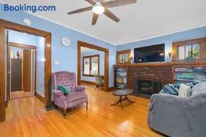 Historic 2 Bdr across from Lakeside Park - Image 1