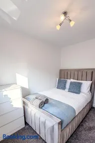 Mansfield 5 Persons 3 Bed with Private Parking - Image 4