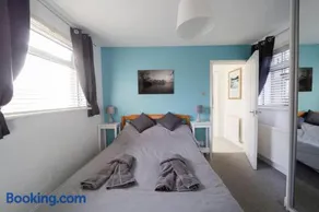 Modern Flat in Porthcawl - Image 2