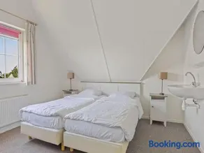 Luxury Beach Villa in Makkum with Sauna - Image 5