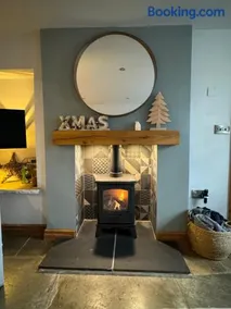 Weavers Cottage, Tideswell, sleeps 6, dog friendly - Image 4