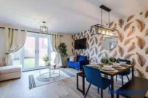 Modern Equipped Liverpool Home - Walk to John Lennon Airport JLR Speke - 3 BDR - 5 Beds - Free Parking x2 - 2 Full Bath - By Samina, Arz Stays - Image 1