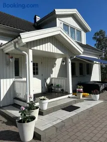 Modern villa near city & nature - Image 3