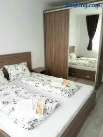 HappyHome Central Deluxe Apartments - Image 5