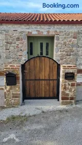 Stone House - Πέτρινο Σαλέ - Image 2