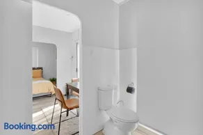 Diggers rest self contained tiny home with wifi - Image 3