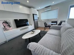 Luxury renovated studio - Image 3